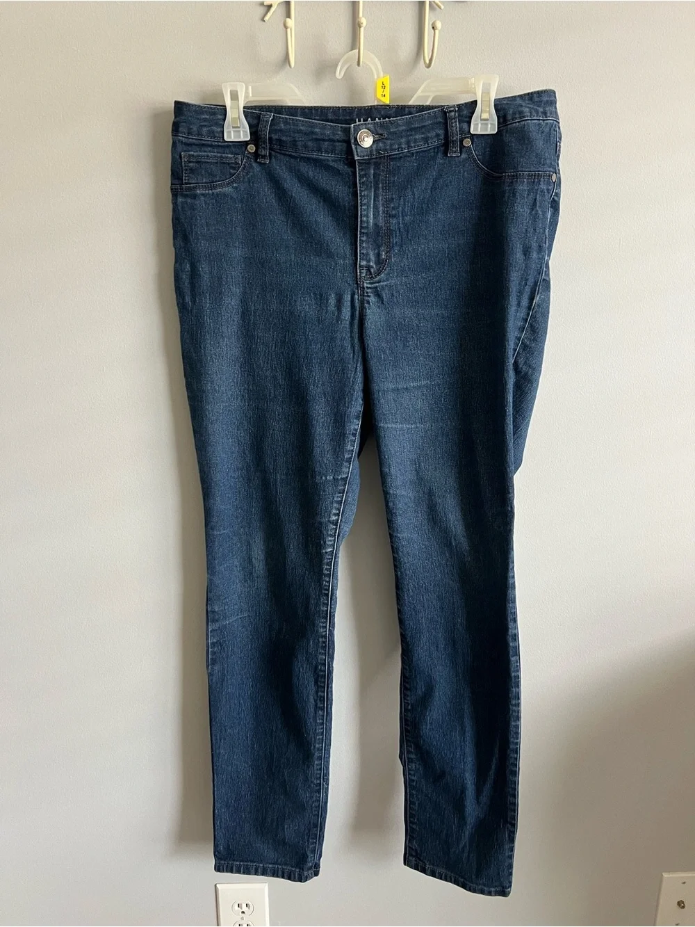 Hannah Size 12 Slim Straight Leg Dark Wash Blue Denim Jeans H127